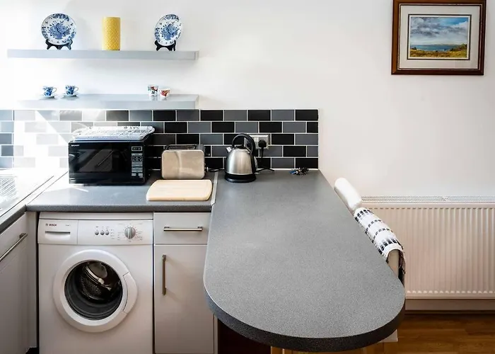 Charming 1-Bed Southside Flat In Great Location